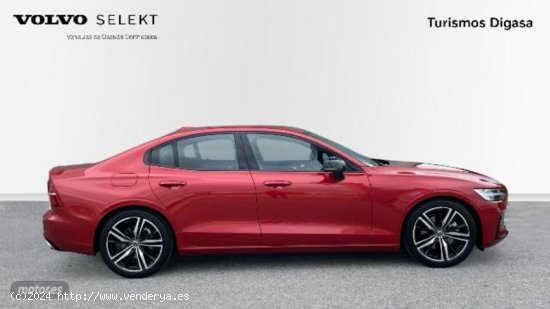 Volvo S60 S60 R-DESIGN, B4 MILD HYBRID GASOLINA CON TECHO SOLAR de 2022 con 19.696 Km por 40.900 EUR