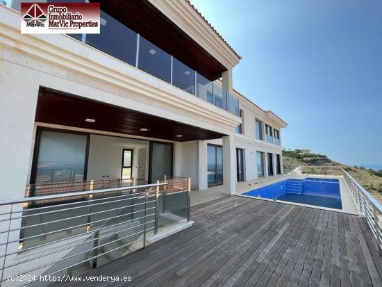 ¡Venta de Villa de Lujo en Benidorm, Zona Rincon de Loix Cruz! - ALICANTE