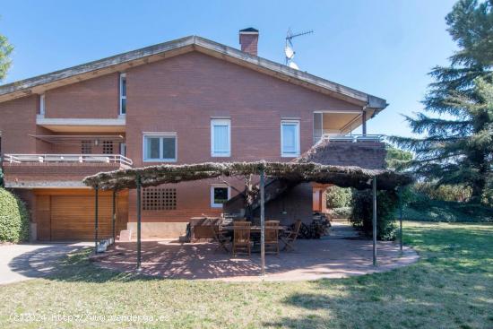 CASA EN VENTA EN URB. PINEDA DE BAGES - BARCELONA