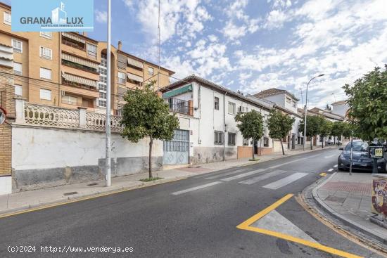  Casa con gran patio para reformar en Cardenal Parrado - GRANADA 