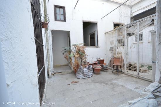 BAJO EN PLENO CENTRO - CADIZ