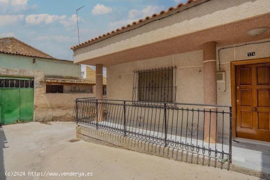 CHALET EN VENTA EN LOS GARRES (MURCIA) - MURCIA