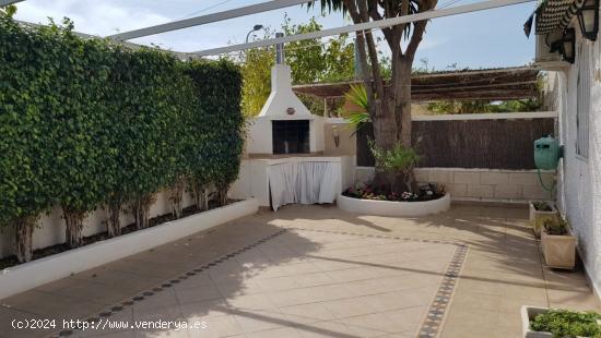 ACOGEDOR BUNGALOW CON GRAN TERRAZA EN ALQUILER - ALICANTE