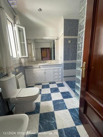 SE VENDE CASA INDEPENDIENTE EN ZONA DEL PORTICHUELO - CADIZ