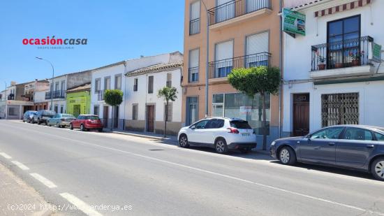 SE  ALQUILA LOCAL COMERCIAL CERCANO A LA PLAZA DE TOROS - CORDOBA