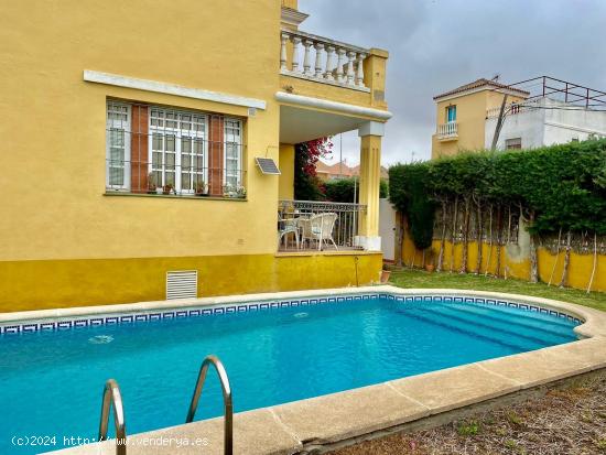 GRAN CHALET CON PISCINA EN UNA ZONA INMEJORABLE. - CADIZ