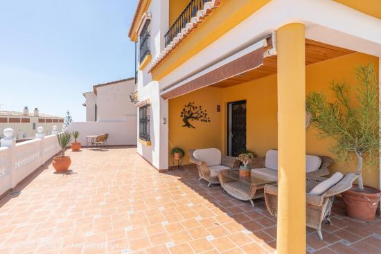 ¡Exclusivo Chalet en Venta en Motril, Zona de Aviación! - GRANADA