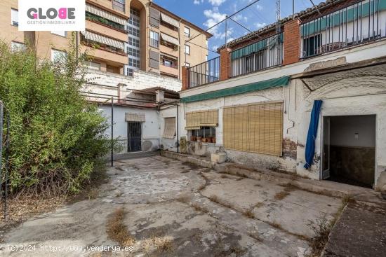 Casa con gran patio para reformar en Cardenal Parrado - GRANADA