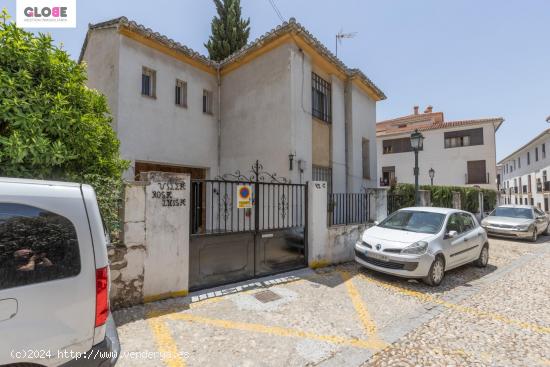 VIVIENDA UNIFAMILIAR EN UBICACION SENSACIONAL, A UN PASO DE REYES CATOLICOS Y CARRERA DE LA VIRGEN -