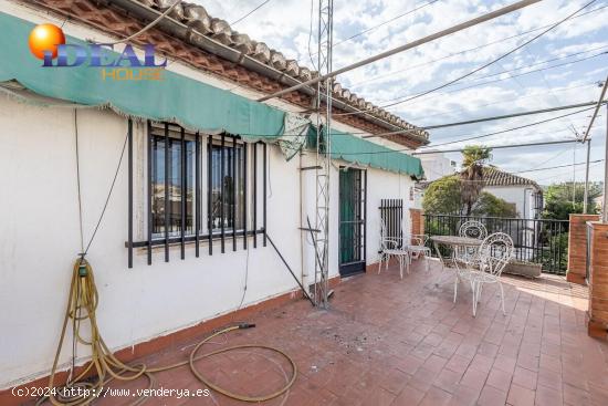 Casa con gran patio para reformar en Cardenal Parrado - GRANADA