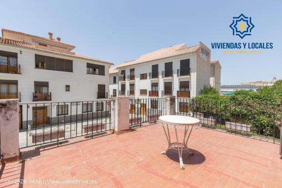 VIVIENDA UNIFAMILIAR EN UBICACION SENSACIONAL, A UN PASO DE REYES CATOLICOS Y CARRERA DE LA VIRGEN -