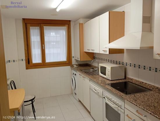 Piso de dos habitaciones, terraza, garaje trastero en zona Los Lirios. - LA RIOJA