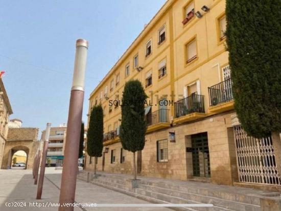  LOCAL COMERCIAL FRENTE AL COLEGIO SANTO DOMINGO, DISPONE DE 60 M2 Y ES PERFECTO PARA CUALQUIER TIPO  