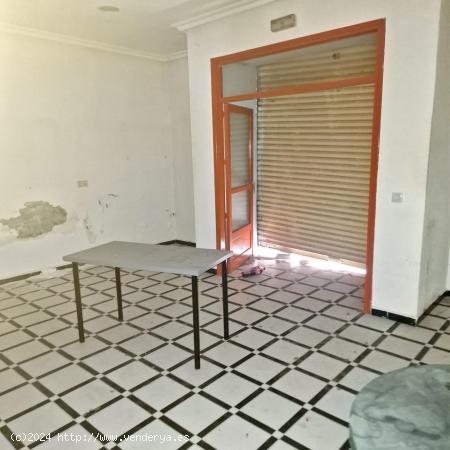 LOCAL COMERCIAL FRENTE AL COLEGIO SANTO DOMINGO, DISPONE DE 60 M2 Y ES PERFECTO PARA CUALQUIER TIPO 