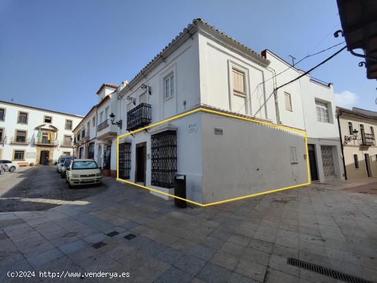 CASA EN PLAZA DENLA IGLESIA DE LOS BARRIOS¡¡ - CADIZ