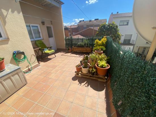 CASA REFORMADA CON TERRAZA, A CORRO D'AVALL, PARA ENTRAR A VIVIR DIRECTAMENTE - BARCELONA