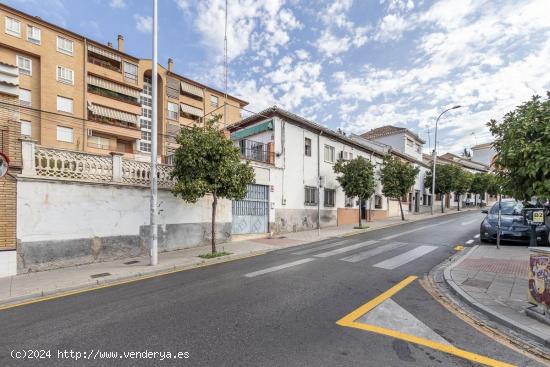  Casa con gran patio para reformar en Cardenal Parrado - GRANADA 