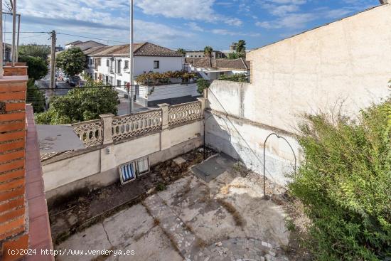 Casa con gran patio para reformar en Cardenal Parrado - GRANADA