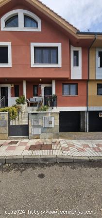 CHALET EN LA ZONA DE LA CANAMIA - LEON