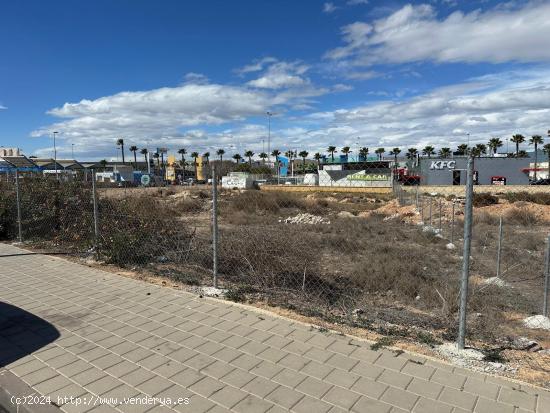 SE ALQUILA PARCELA COMERCIAL DE 1000 MTS2, EN AVENIDA CORTES VALENCIANAS ( TORREVIEJA ) - ALICANTE