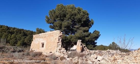 Terreno rural con vivienda para reformar en Puerto Lumbreras, Cabezo de la Jara - MURCIA