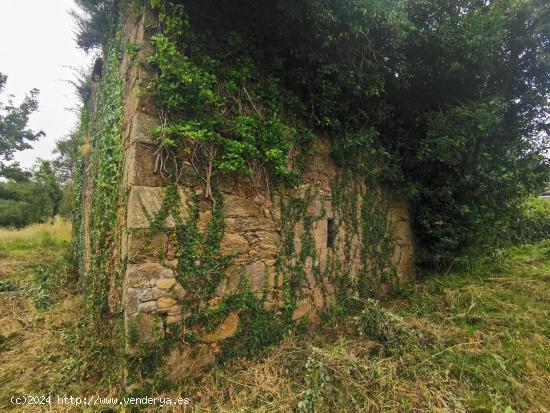 Casa para restaurar con 3000 metros de terreno - A CORUÑA