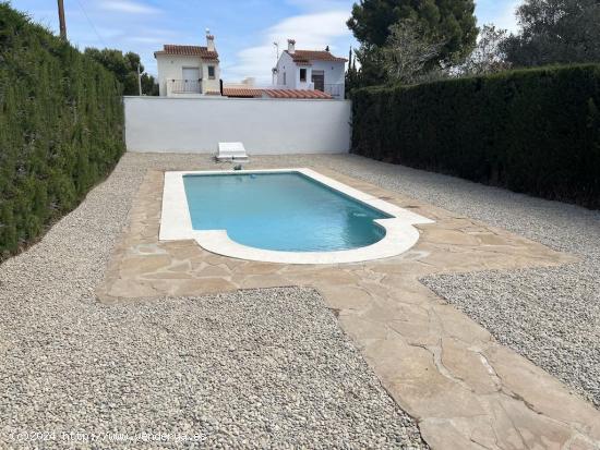 Bonito chalet totalmente reformado con piscina privada en Las Tres Calas - Tiene HUTTE - TARRAGONA