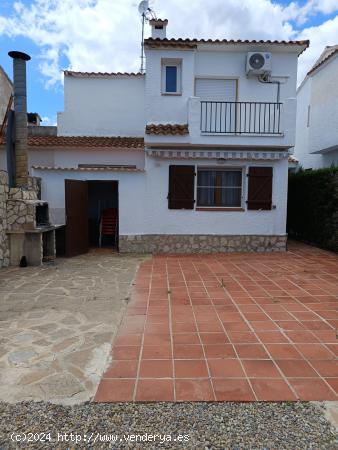 Bonito chalet totalmente reformado con piscina privada en Las Tres Calas - Tiene HUTTE - TARRAGONA