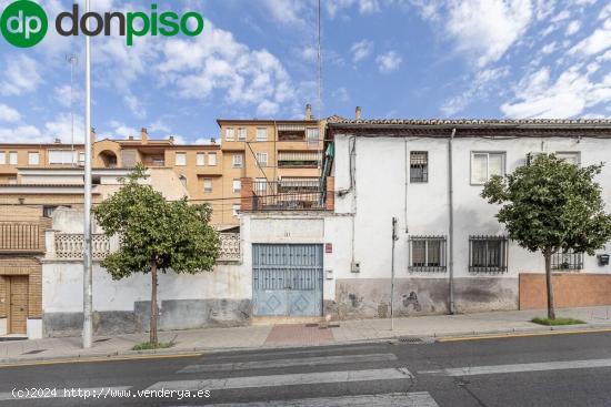  Casa con gran patio para reformar en Cardenal Parrado - GRANADA 