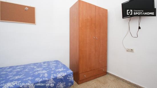 Habitación íntima con calefacción en piso compartido, Los Pajaritos - GRANADA