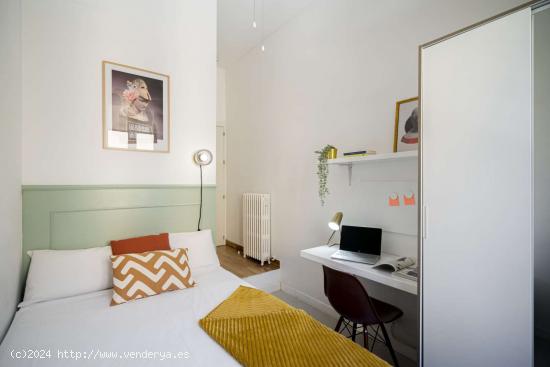  Se alquila habitación en residencia en Madrid - MADRID 