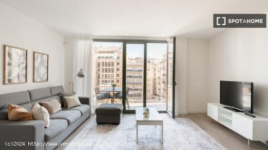 Luminoso y espacioso apartamento totalmente amueblado y equipado. - BARCELONA