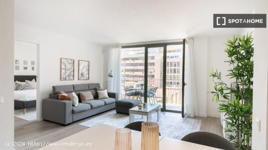 Luminoso y espacioso apartamento totalmente amueblado y equipado. - BARCELONA