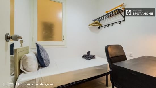 Habitación en piso compartido en barcelona. - BARCELONA