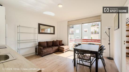 Habitación en piso compartido en barcelona. - BARCELONA