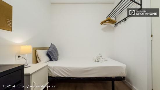 Habitación en piso compartido en barcelona. - BARCELONA