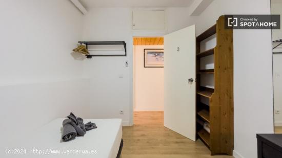 Habitación en piso compartido en barcelona. - BARCELONA