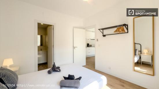 Habitación en piso compartido en barcelona. - BARCELONA