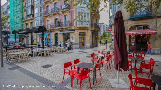 SE VENDE LUMINOSO ÁTICO EN EL CENTRO DE DONOSTIA - GUIPUZCOA