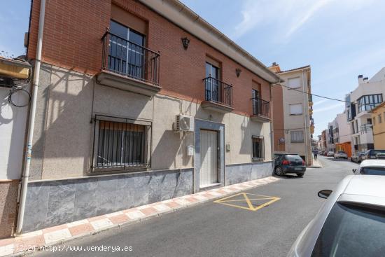  ¡¡¡CASA EN EL CENTRO DE ARMILLA, EN ESQUINA, LISTA PARA ENTRAR A VIVIR!! - GRANADA 