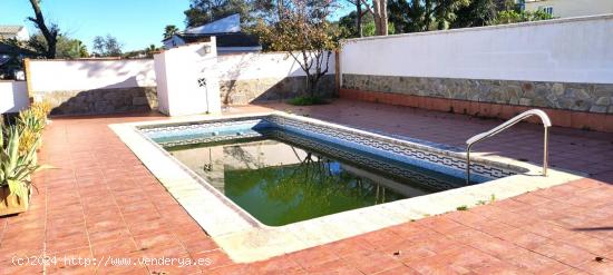 CHALET EN URBANIZACIÓN LA COLINA, CASTIBLANCO DE LOS ARROYOS, SEVILLA. - SEVILLA