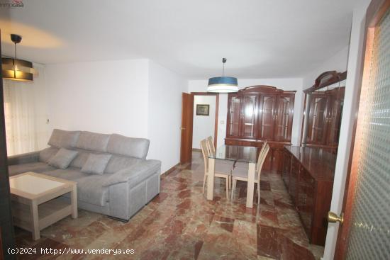  800 euros , piso de tres dormitorios, salon salita y garaje amueblado - GRANADA 