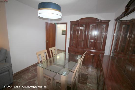 800 euros , piso de tres dormitorios, salon salita y garaje amueblado - GRANADA