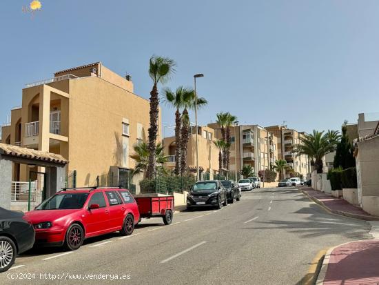 Espectacular bungalow con increíble diseño y piscina comunitaria a pocos metros del mar - ALICANTE