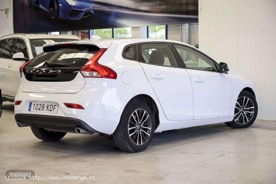 Volvo V 40 V40 2.0 D2 Momentum de 2017 con 131.000 Km por 16.490 EUR. en Madrid