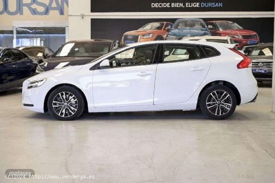 Volvo V 40 V40 2.0 D2 Momentum de 2017 con 131.000 Km por 16.490 EUR. en Madrid