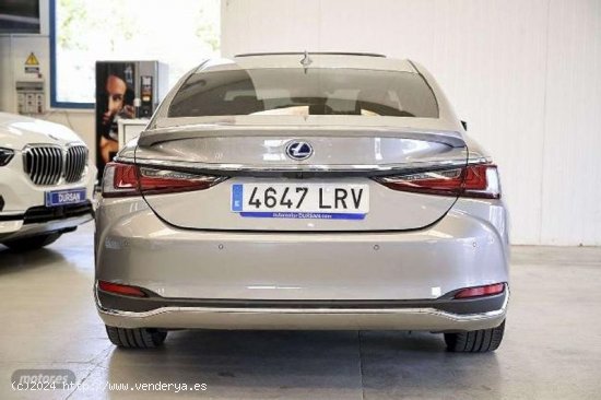 Lexus ES 300 2.5 300h Premium de 2021 con 73.200 Km por 36.190 EUR. en Madrid