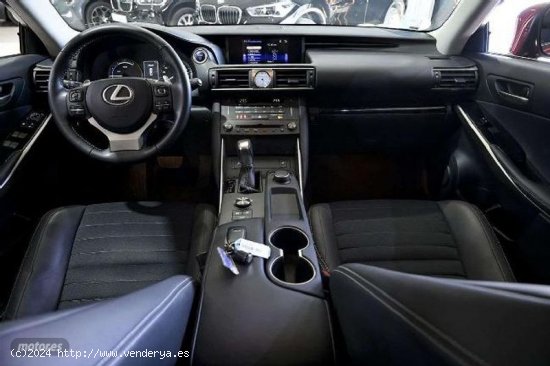 Lexus Is 300 2.5 300h Executive de 2019 con 70.897 Km por 25.590 EUR. en Madrid