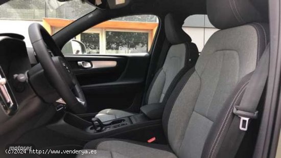 Volvo XC40 XC40 Core, B3 Mild Hybrid, Gasolina de 2024 con 5 Km por 39.995 EUR. en Valladolid