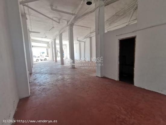 SE VENDE LOCAL EN ORIHUELA, ZONA CON MUCHO POTENCIAL - ALICANTE